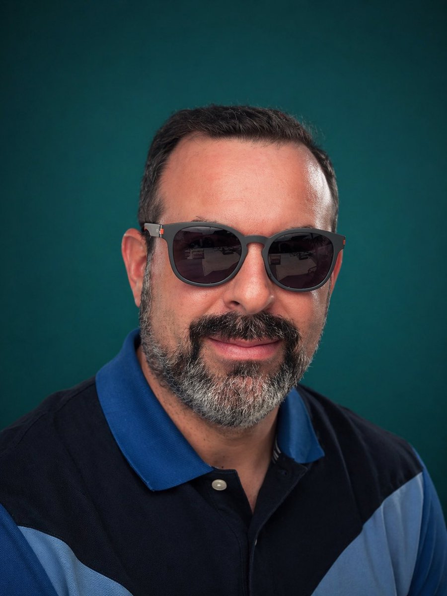 自拍转为影棚级职业照 / Selfie to Studio Headshot，人像与摄影，人像、人像与摄影，案例输出图 1