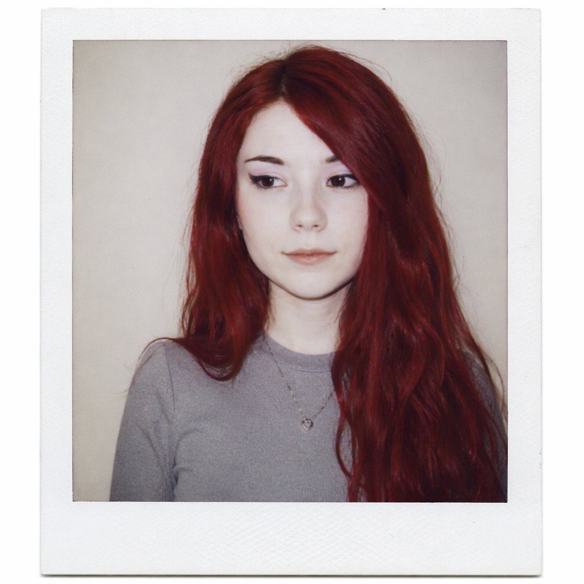 怀旧宝丽来人像提示词 / Nostalgic Polaroid Portrait Prompt，人像与摄影，35mm、人像、人像与摄影，案例输出图 2