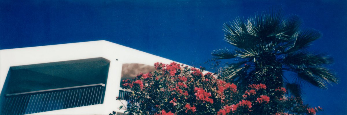 地中海别墅电影感全景图 / Mediterranean Villa Film Panorama，人像与摄影，35mm、人像、电影感，案例输出图 1