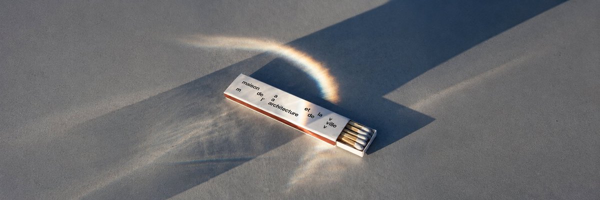 极简火柴盒日光摄影 / Minimal Matchbox Sunlight Study，人像与摄影，35mm、人像、电影感，案例输出图 1