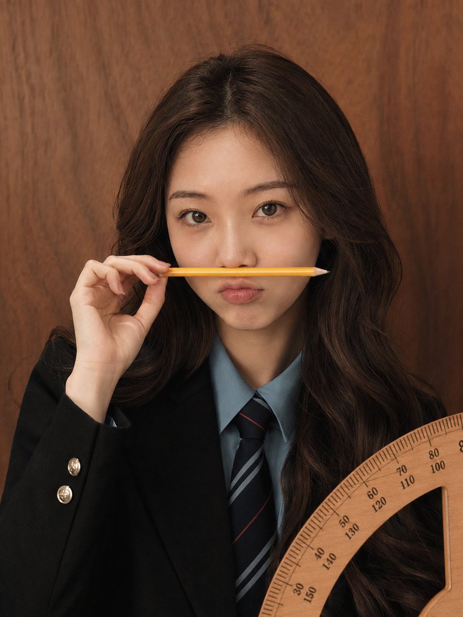 韩系学院风摄影棚写真系列 / Korean Style Academic Studio Portrait Series，角色设计，人像、电影感、时尚，案例输出图 2