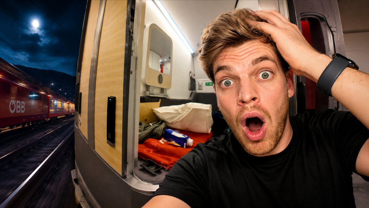 夜间卧铺火车自拍缩略图 / Night Train Sleeper Selfie Thumbnail,人像与摄影,人像、海报、城市视觉,案例输出图 1