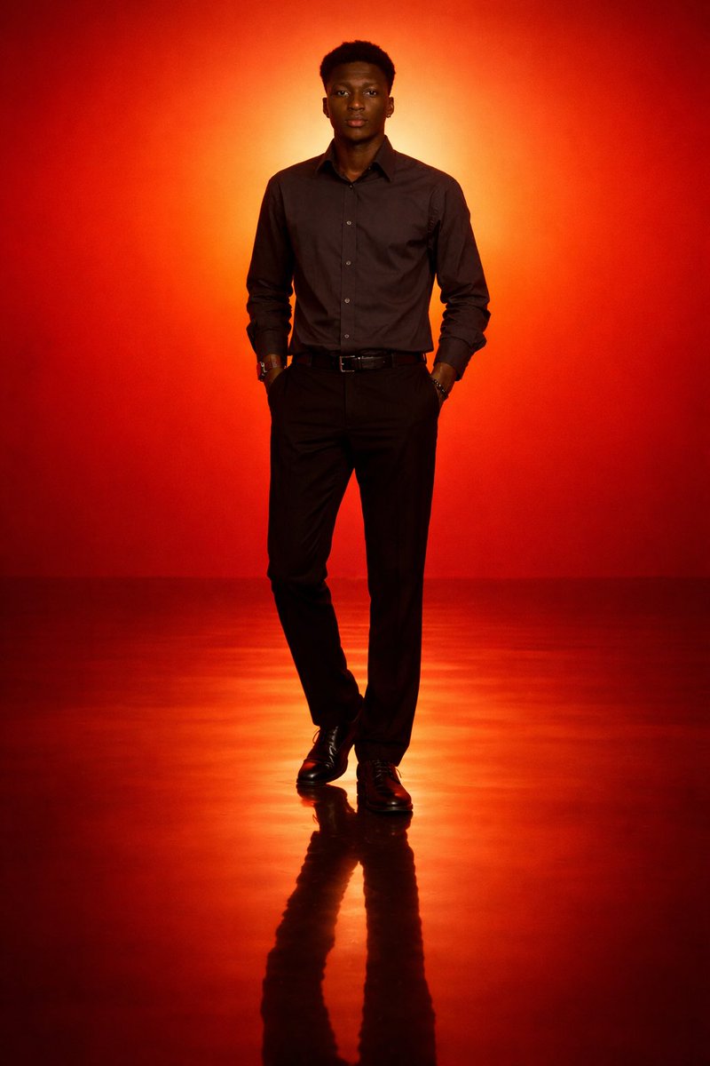 橙红渐变中的孤独剪影 / Orange Red Lonely Silhouette，人像与摄影，人像、电影感、极简，案例输出图 1