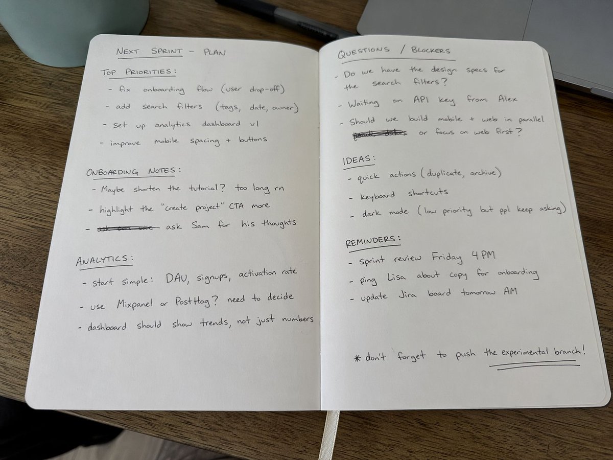 桌面上的黑色圆珠笔手写笔记 / Black Pen Handwritten Notes，人像与摄影，人像、人像与摄影，案例输出图 1