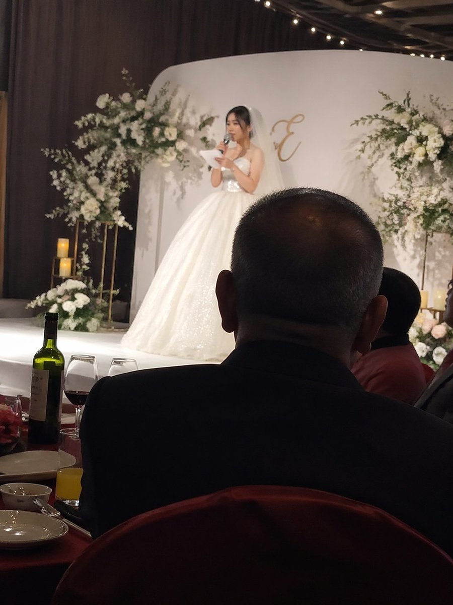 婚礼舞台新娘致辞父亲背影 / Wedding Bride Speech Father Back，海报与插画，海报、插画、海报与插画，案例输出图 1