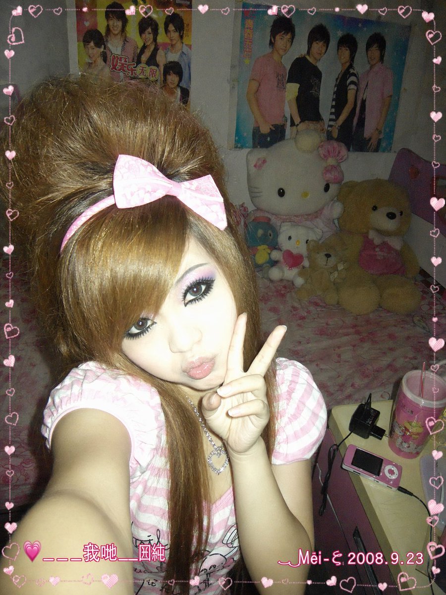 零八非主流少女的粉色卧室自拍 / 2008 Non Mainstream Girl Pink Bedroom Selfie，人像与摄影，人像、海报、竖版，案例输出图 1