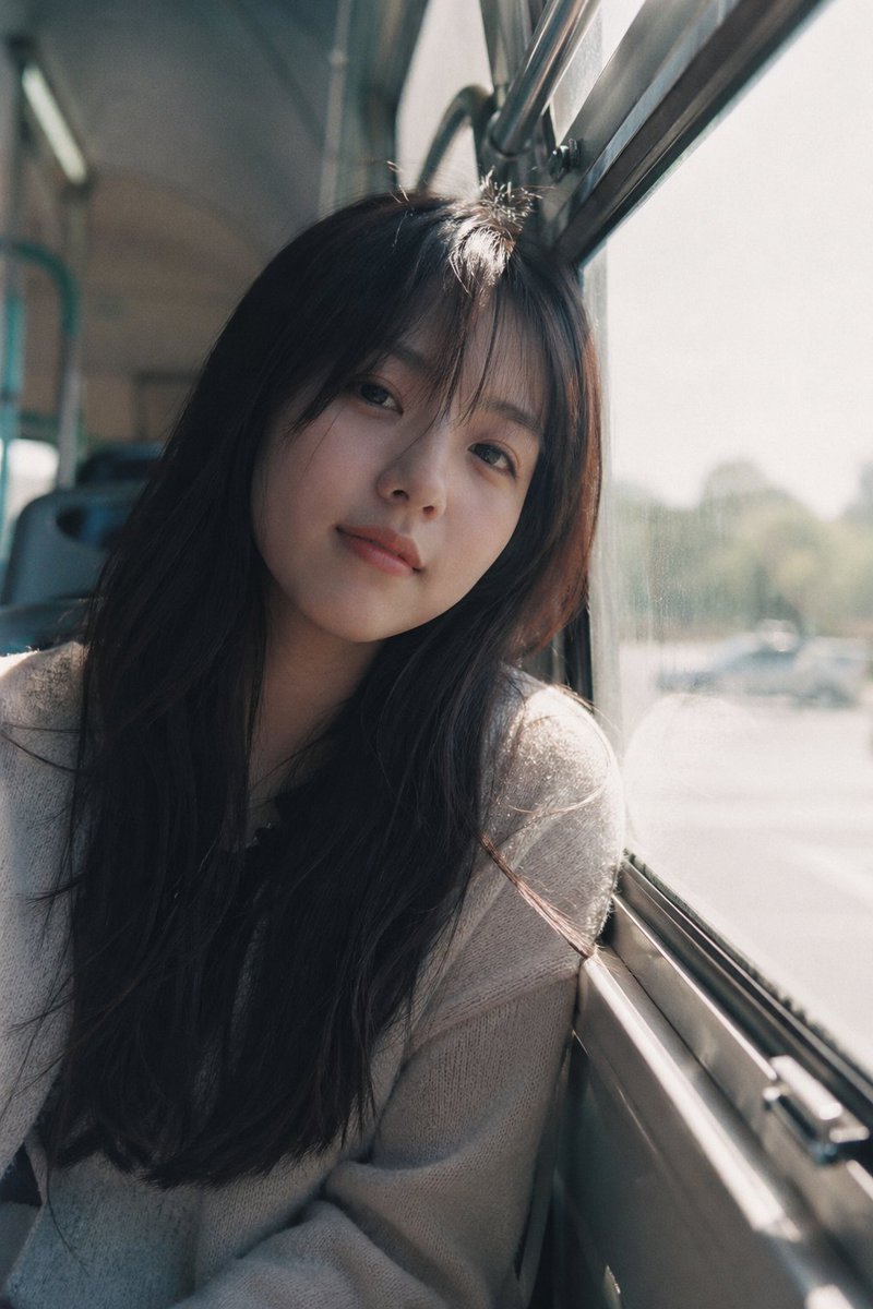 巴士窗边的日系胶片少女 / Bus Window Japanese Film Girl，人像与摄影，35mm、人像、时尚，案例输出图 1