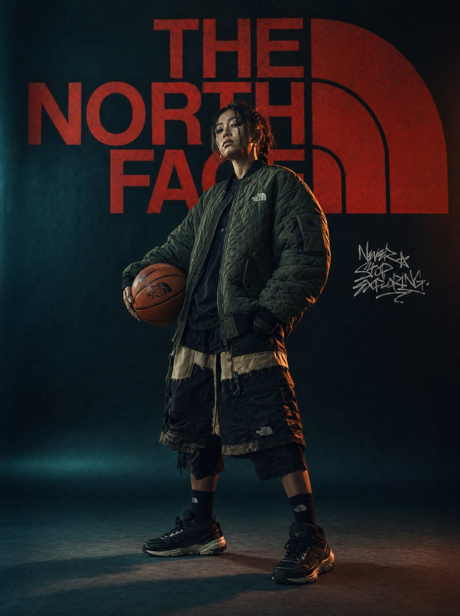 街头潮酷北面品牌视觉大片 / Urban Streetwear North Face，人像与摄影，35mm、人像、电影感，案例输出图 1