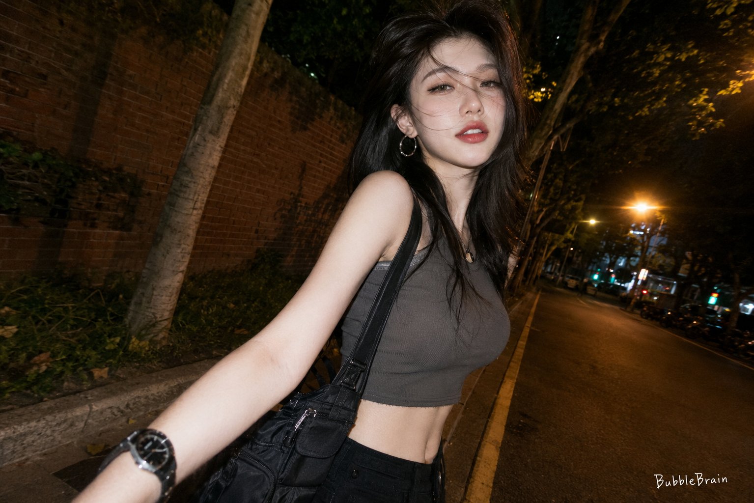 抖音风夜景闪光灯街头辣妹自拍 / Douyin Style Night Flash Selfie Portrait，人像与摄影，35mm、人像、时尚，案例输出图 1