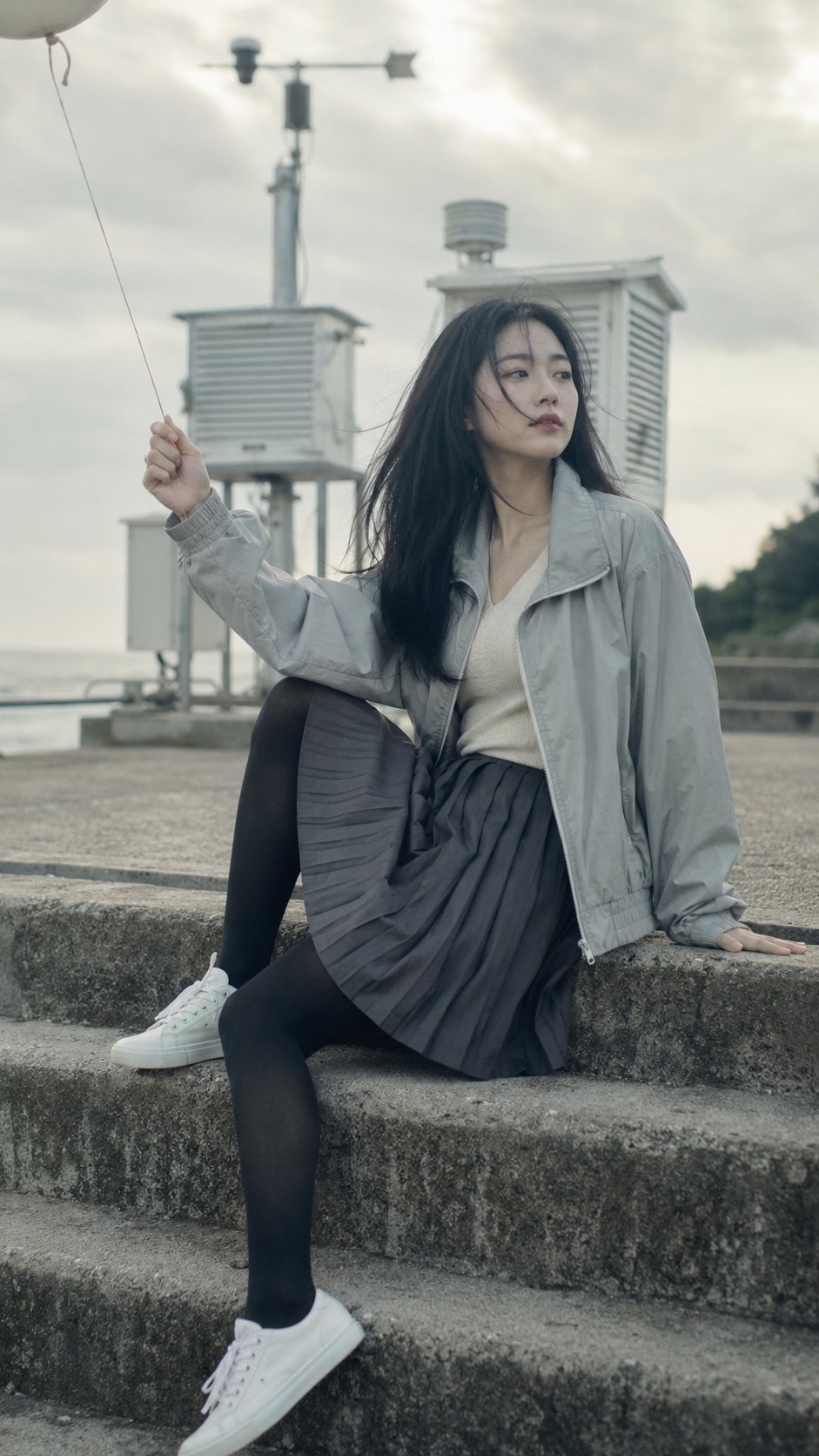 海边气象站韩系偶像时尚肖像 / Coastal Weather Station Idol Portrait，人像与摄影，35mm、人像、时尚，案例输出图 1
