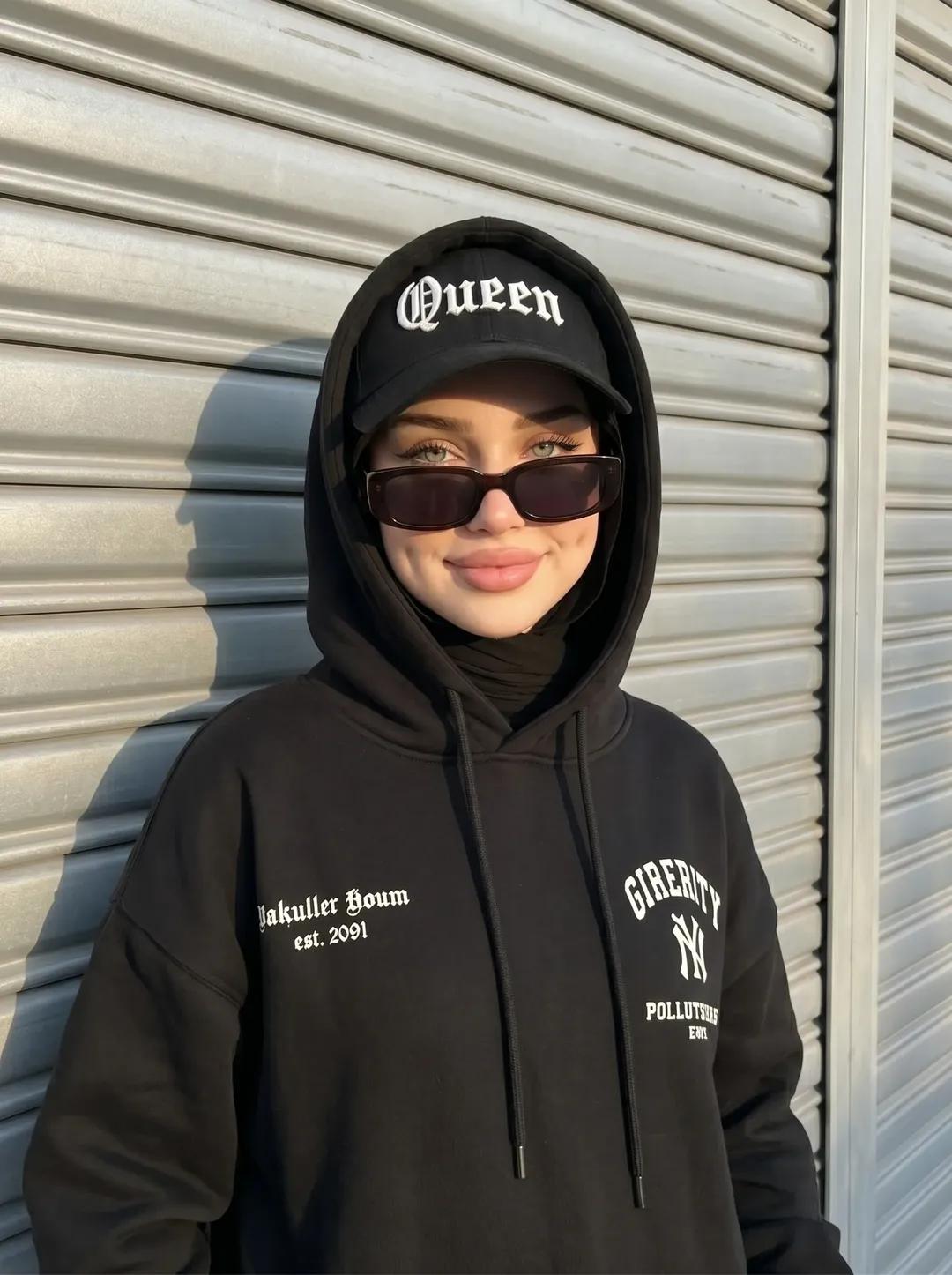 酷飒街头风穆斯林女性人像 / Street Style Hijabi Woman Portrait Queen,角色设计,人像、时尚、角色,案例输出图 1