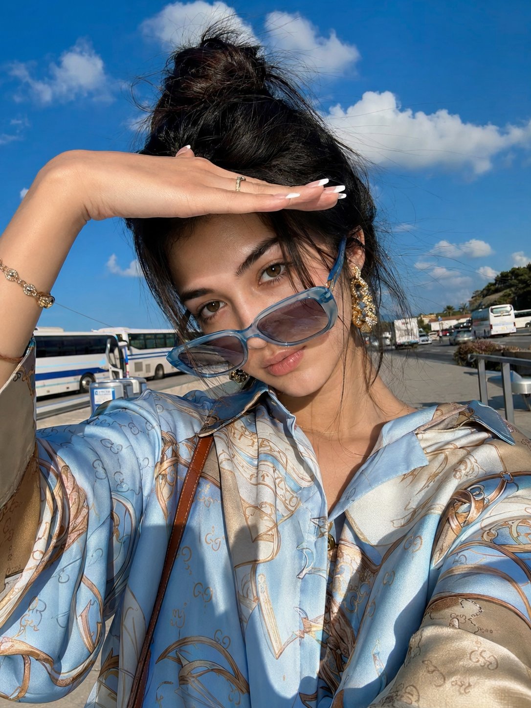 奢华街头时尚女性人脸锁定写真 / Luxury Street Fashion Woman Face Lock Portrait，角色设计，人像、时尚、插画，案例输出图 2