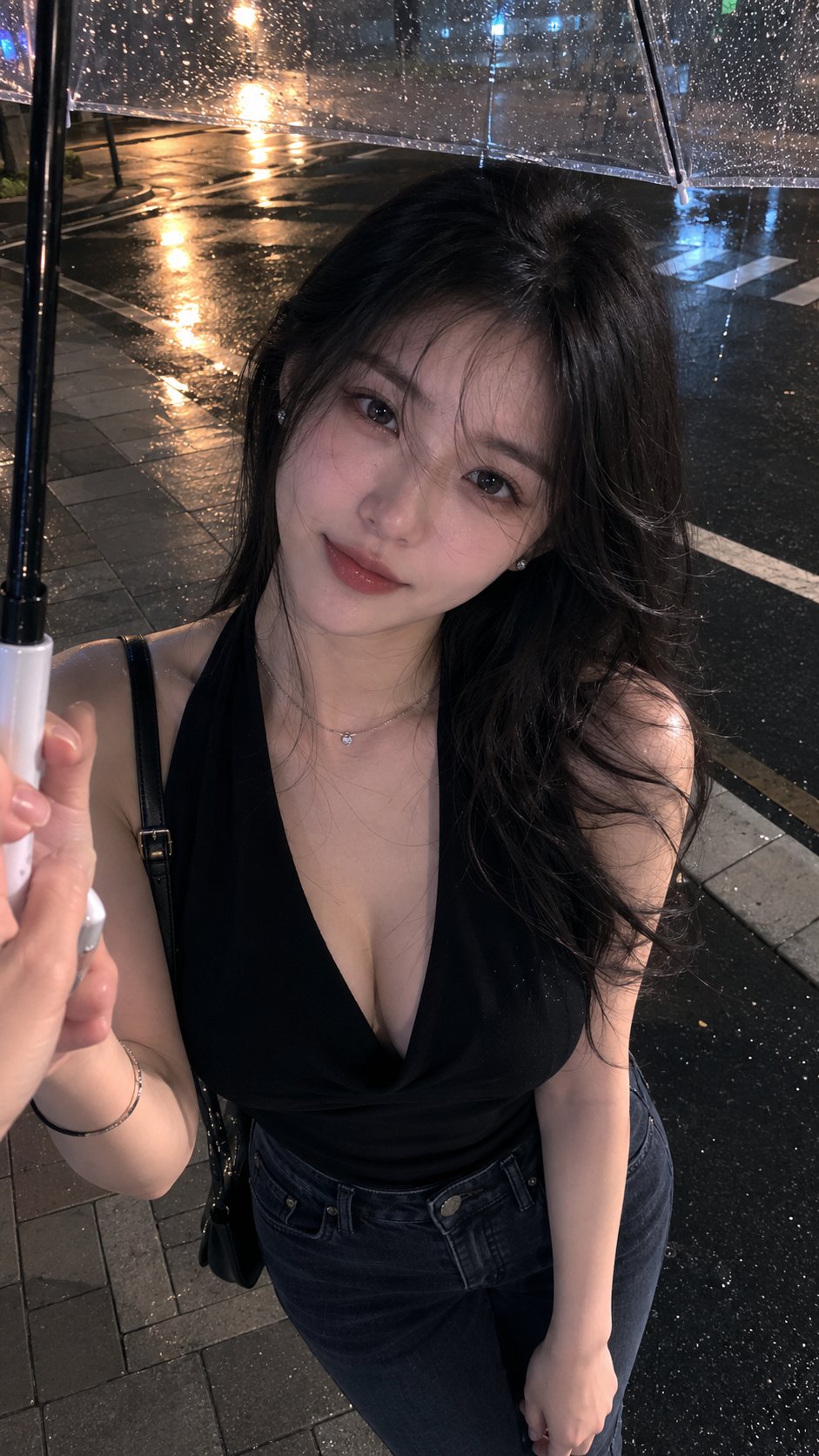 手机视角写实夜晚约会第一人称肖像 / Realistic Night Date Pov Smartphone Portrait,角色设计,35mm、人像、电影感,案例输出图 1