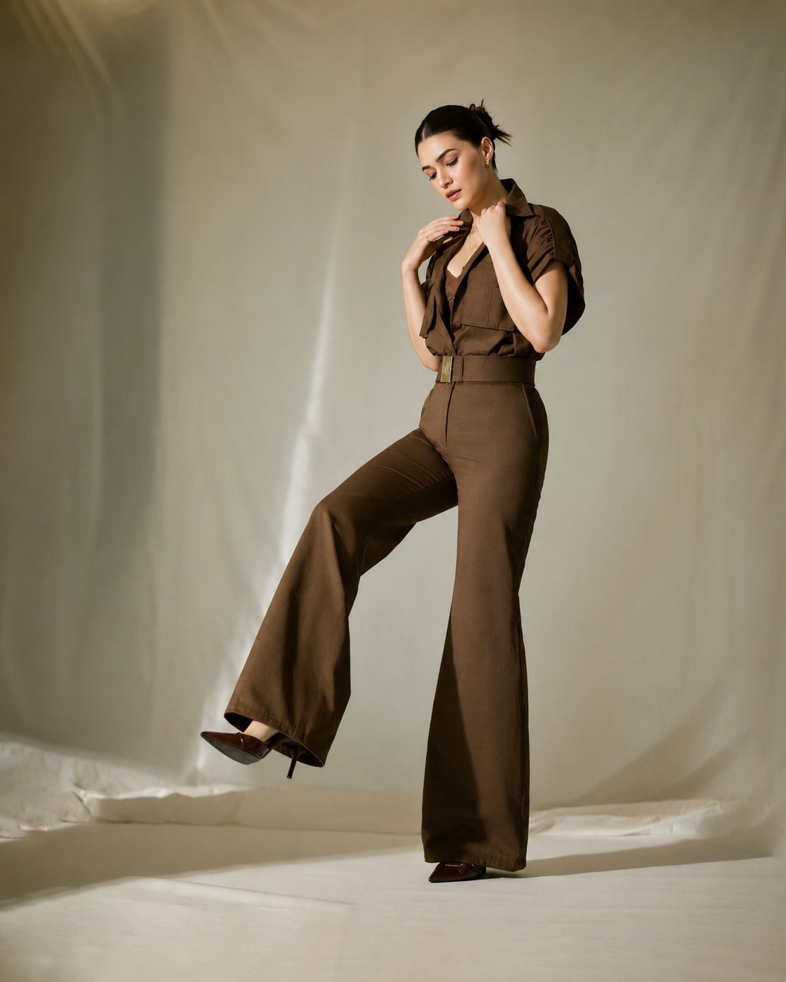 深咖啡色连体裤优雅女性时尚大片 / Elegant Woman Coffee Brown Jumpsuit Editorial,人像与摄影,人像、时尚、极简,案例输出图 1