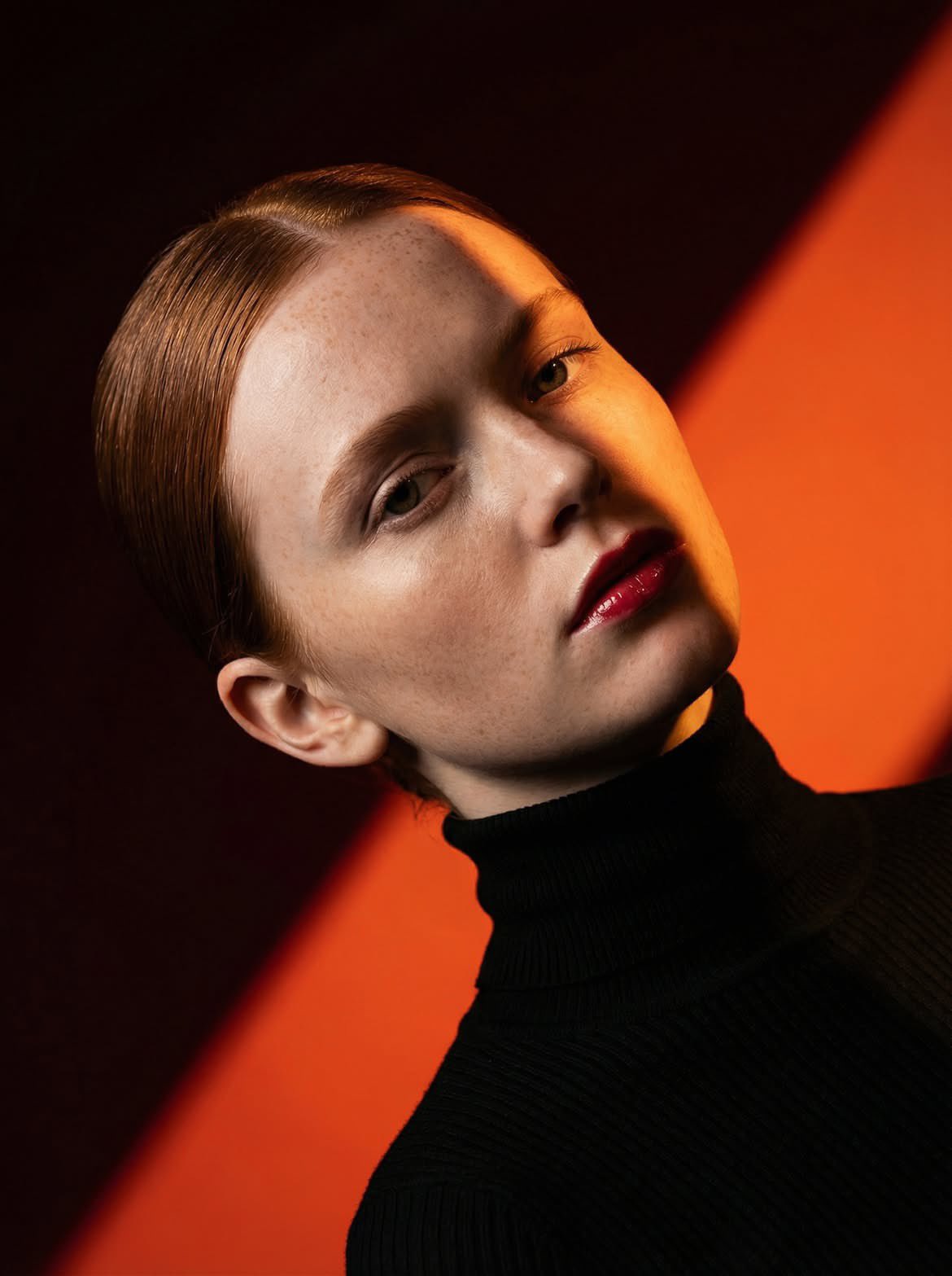 极简高级时尚美妆肖像黑色高领毛衣 / Ultra High Fashion Editorial Beauty Portrait，人像与摄影，人像、电影感、时尚，案例输出图 1