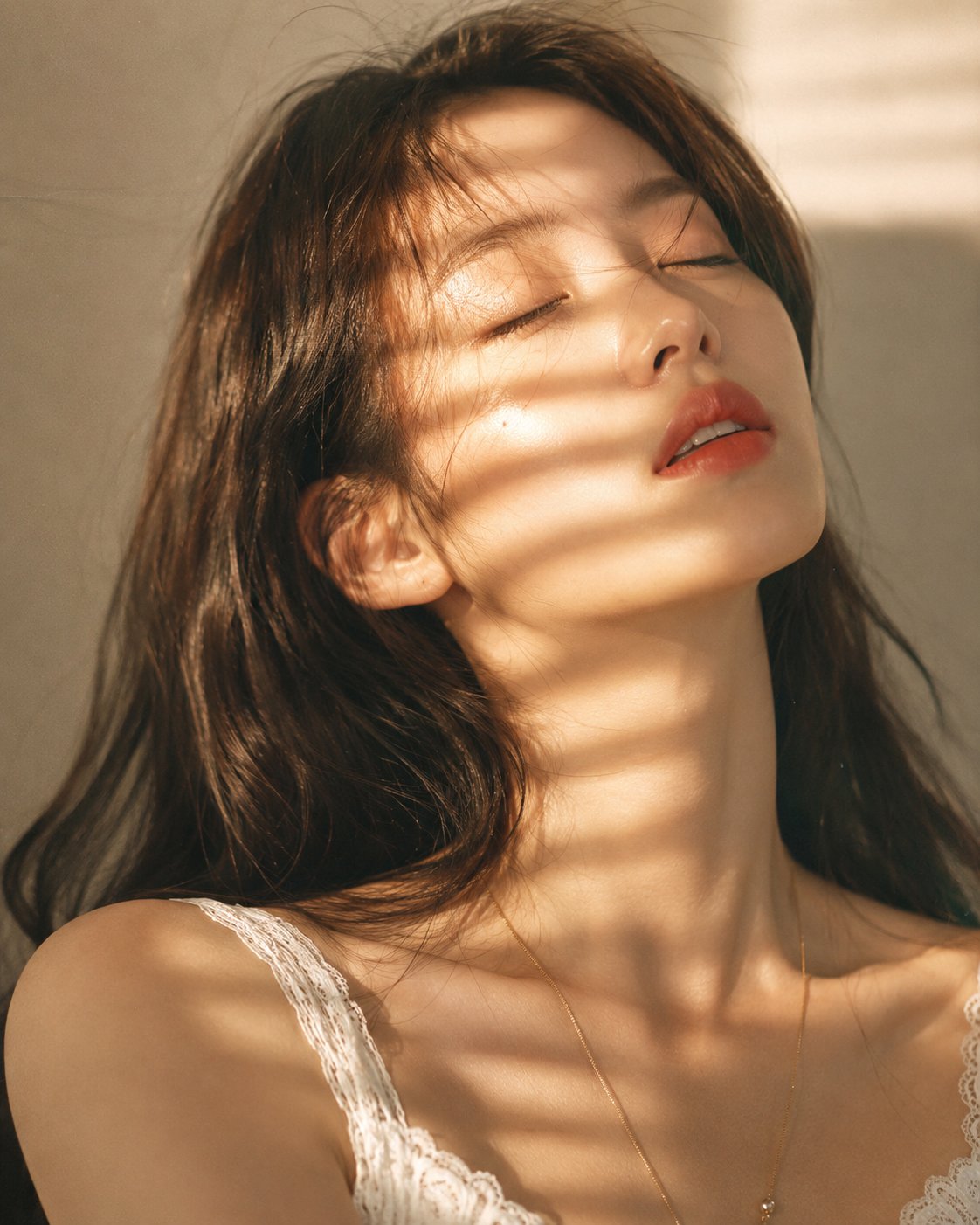 韩系时尚杂志风清晨百叶窗光影人像 / Korean Fashion Magazine Style Morning Blind Portrait,人像与摄影,35mm、人像、时尚,案例输出图 1