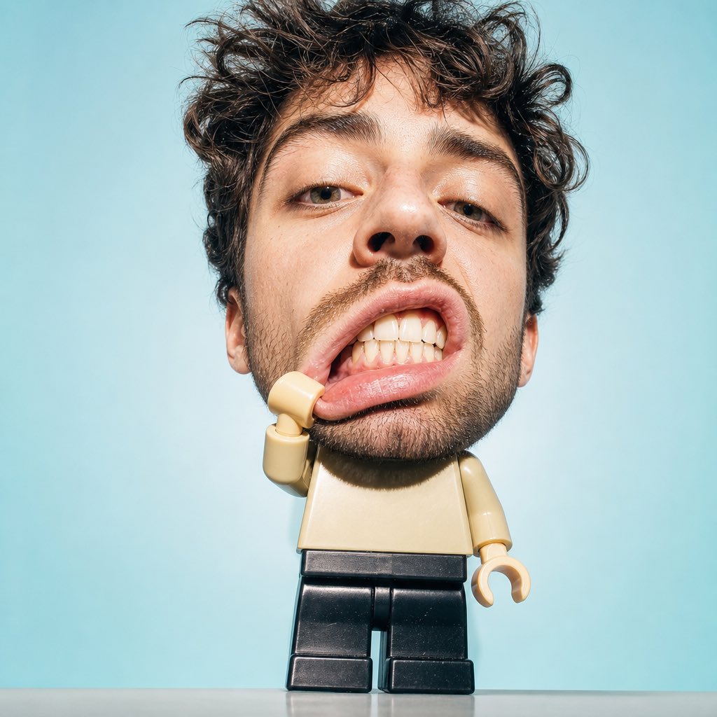 乐高身体真人头部的超现实时尚肖像 / Surreal Lego Minifigure Human Head Portrait,人像与摄影,人像、时尚、极简,案例输出图 1