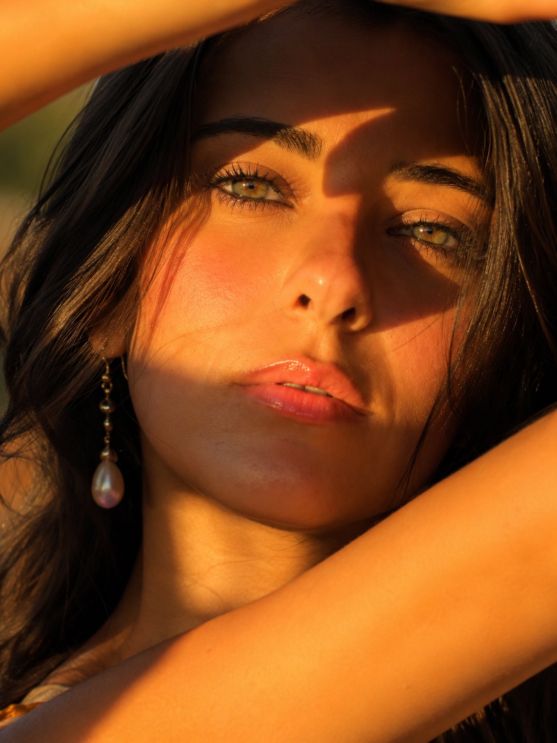 黄金时刻女性电影感超特写肖像 / Ultra Close Up Cinematic Beauty Portrait Golden Hour，人像与摄影，人像、电影感、时尚，案例输出图 2